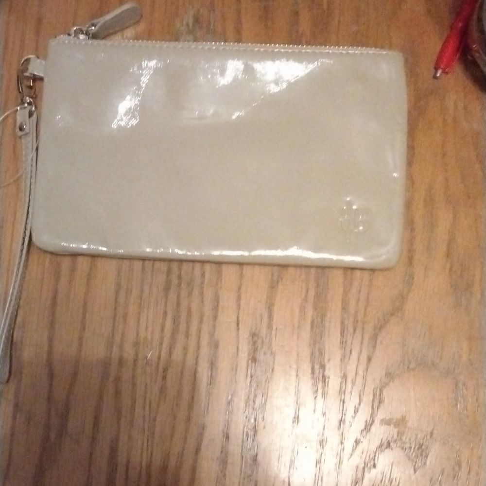 Handbag Butler - Picture 1 of 4